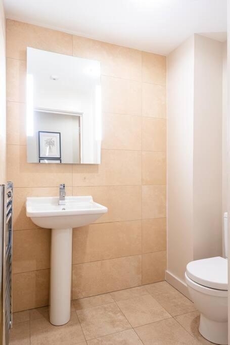 Stunning 2 Bedroom Apartment In Converted Chapel 바스 외부 사진